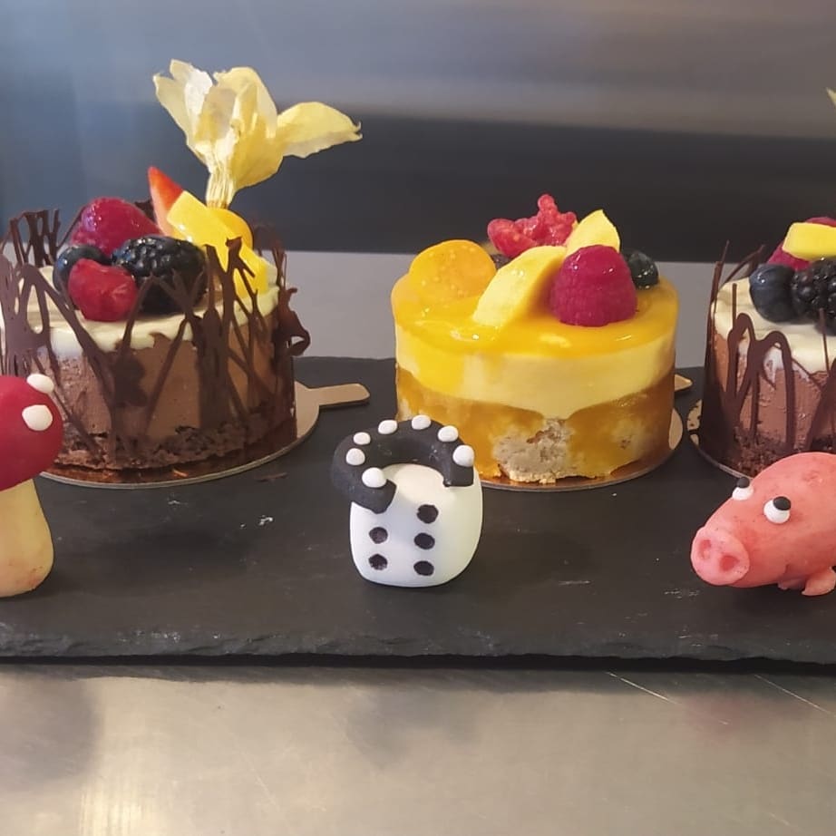 Törtchen mit Marzipan-Glücksbringern